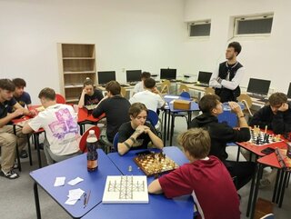 Turnaj v dáme a šachu