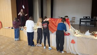 Výzdoba spoločenskej miestnosti na Valentínsku diskotéku
