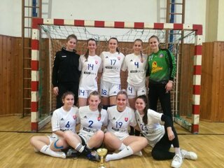 Hádzaná-SŠŠ - Výborný kolektív ktorý sa vie zomknúť a zabojovať. Hráčky Strednej Športovej školy.