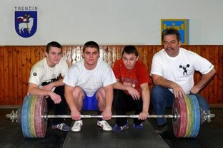 Vzpieranie - Ostrovský Viktor, Žilva Jakub, Polaček Peter a tréner Mgr. František Šaržík