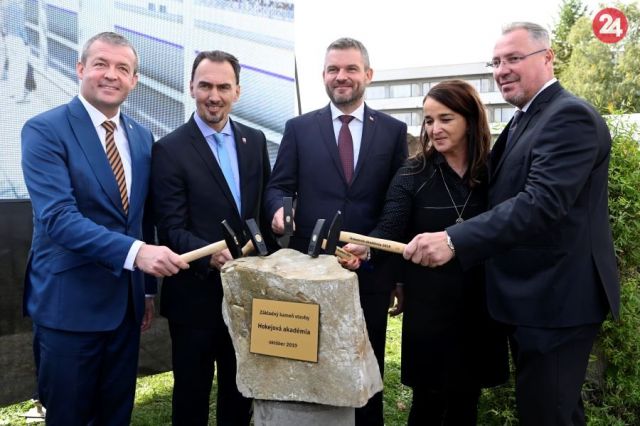 Rozbehla sa výstavba hokejového štadióna